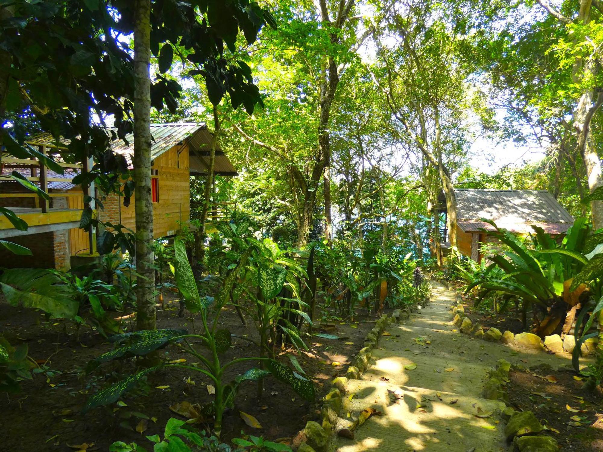 Santi Garden Bungalows Iboih Exteriör bild