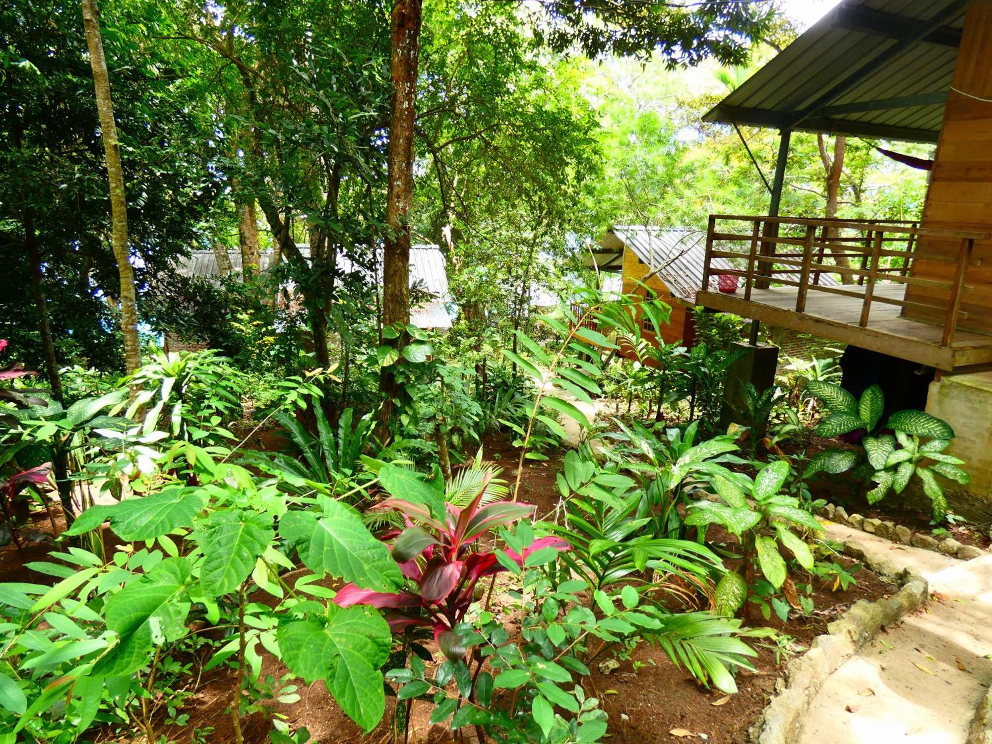 Santi Garden Bungalows Iboih Exteriör bild