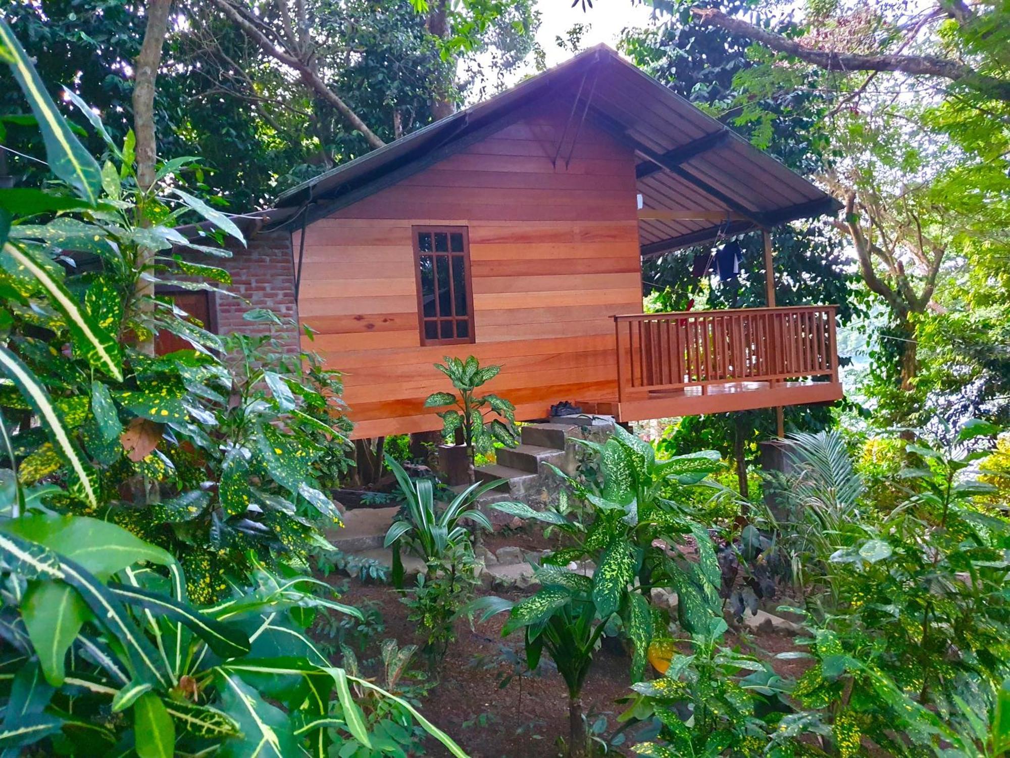 Santi Garden Bungalows Iboih Exteriör bild