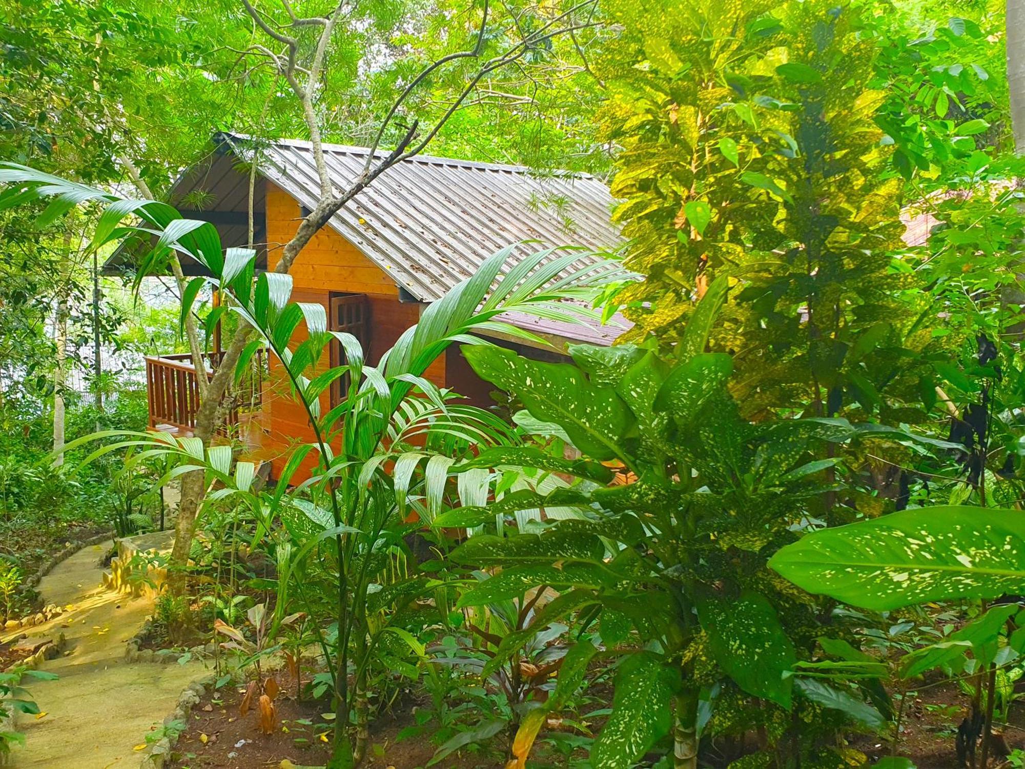 Santi Garden Bungalows Iboih Exteriör bild